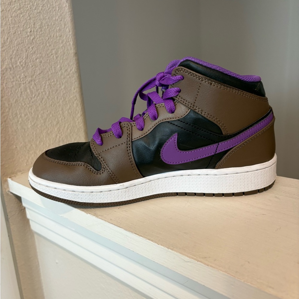 Nike Air Jordan 1 Mid GS Mocha Brown Purple DQ8423-215 Youth Size 6Y Women’s 7.5 - Picture 5 of 9